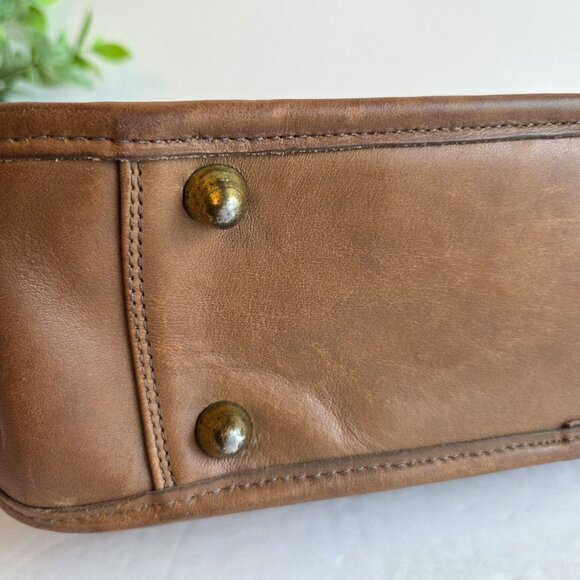 EUC & HTF Vintage Coach Skinny Flight Bag (#9706) in Putty - Picture 8 of 15